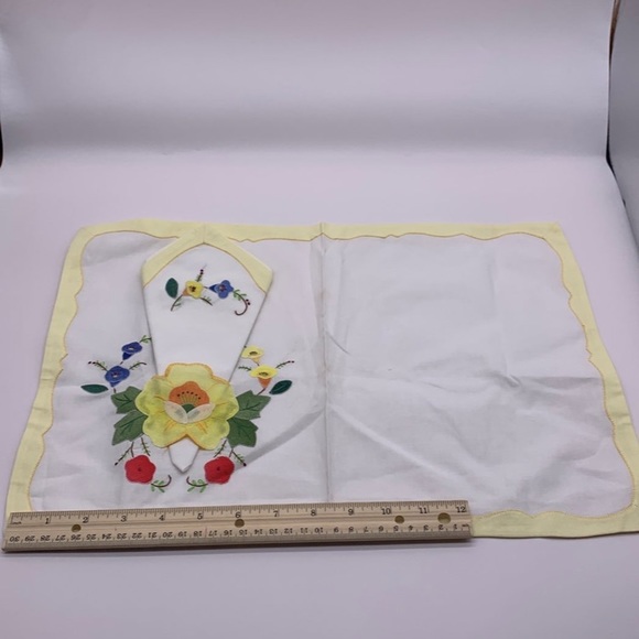 2 Vintage yellow embroidered flowers unique sets of cloth placemats with napkins - Picture 10 of 12